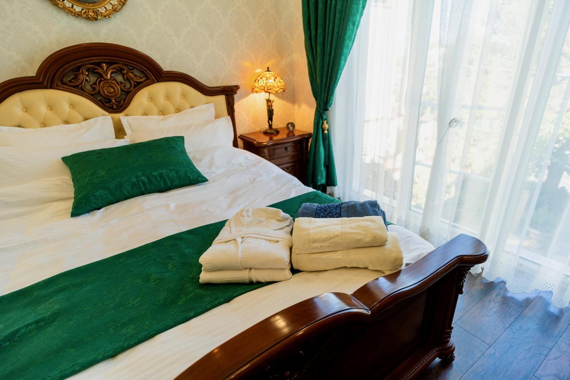 Luxurious Villa With Lush Garden And Huge Terrace Near Herastrau Park 布加勒斯特 外观 照片