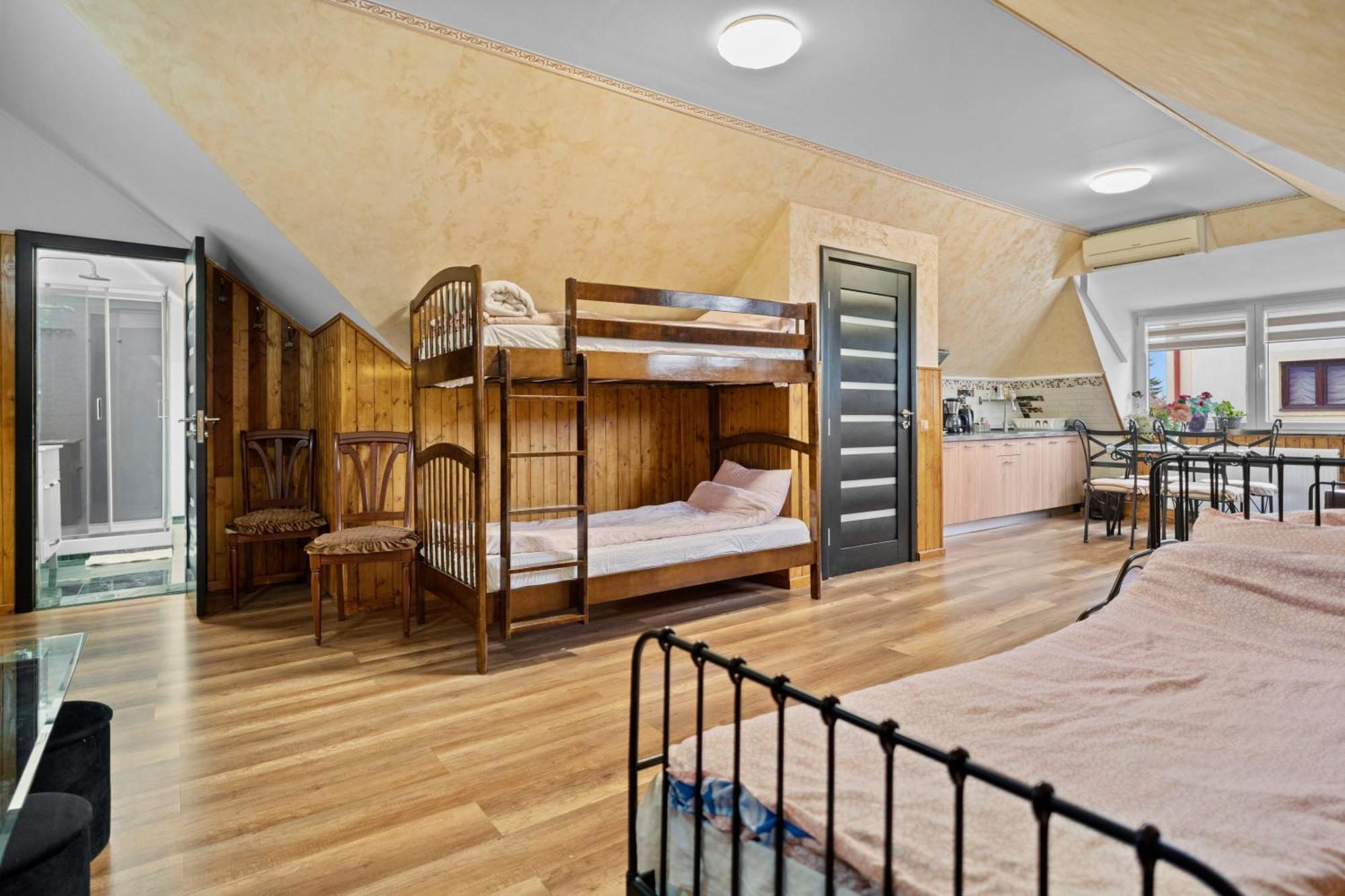 Luxurious Villa With Lush Garden And Huge Terrace Near Herastrau Park 布加勒斯特 外观 照片