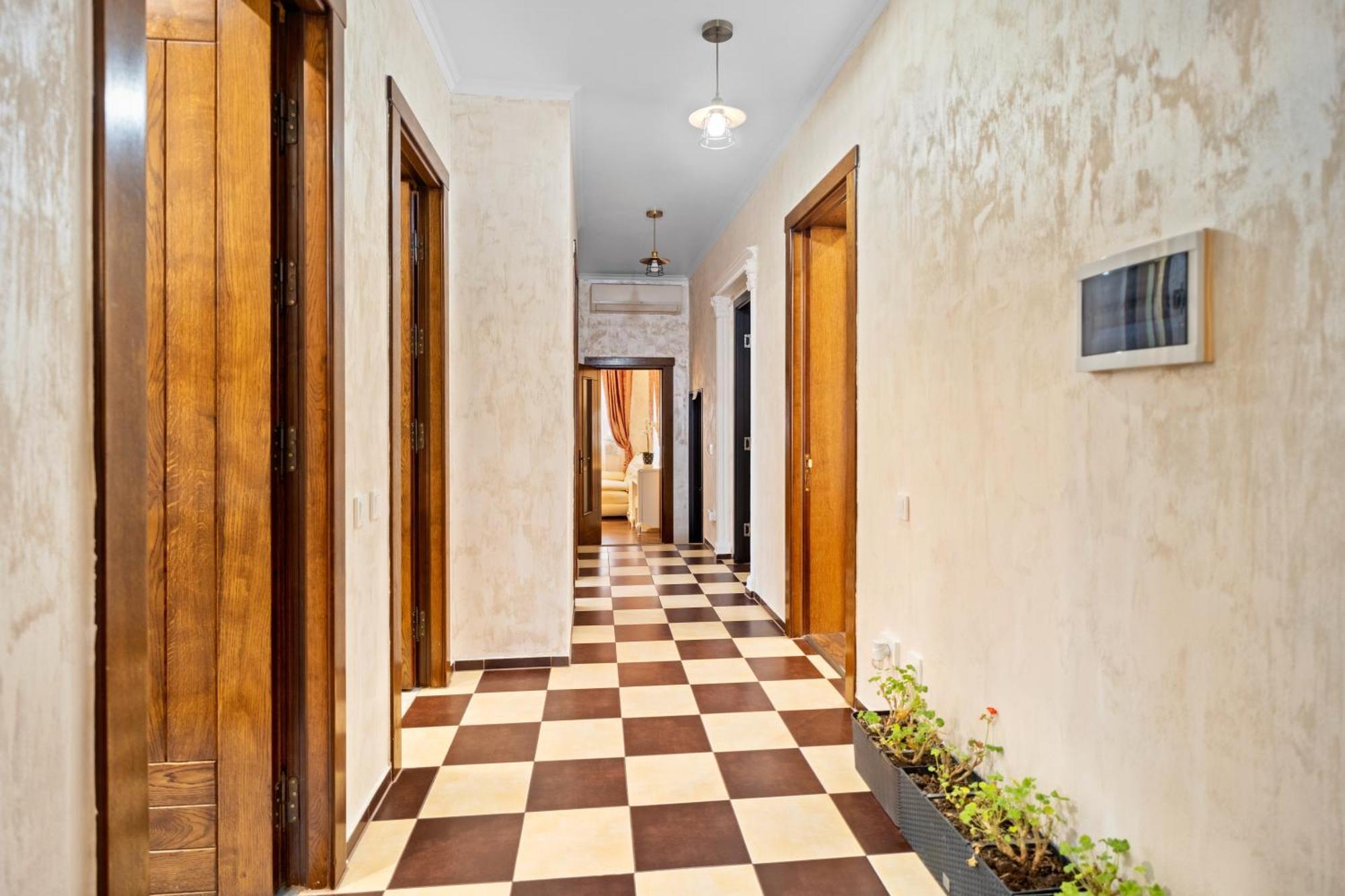 Luxurious Villa With Lush Garden And Huge Terrace Near Herastrau Park 布加勒斯特 外观 照片