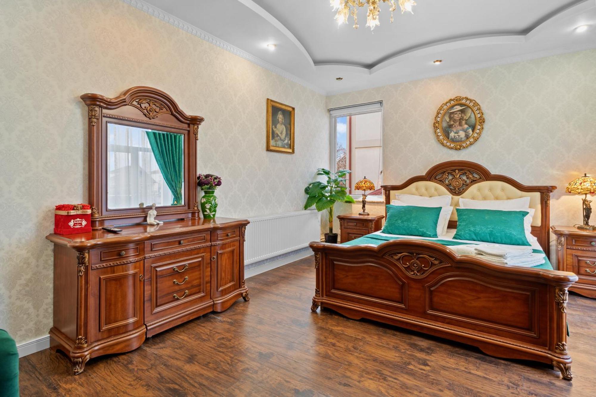 Luxurious Villa With Lush Garden And Huge Terrace Near Herastrau Park 布加勒斯特 外观 照片