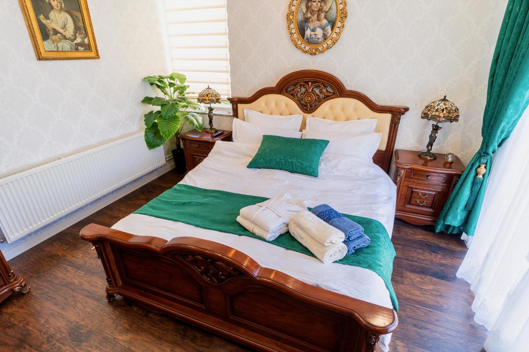 Luxurious Villa With Lush Garden And Huge Terrace Near Herastrau Park 布加勒斯特 外观 照片
