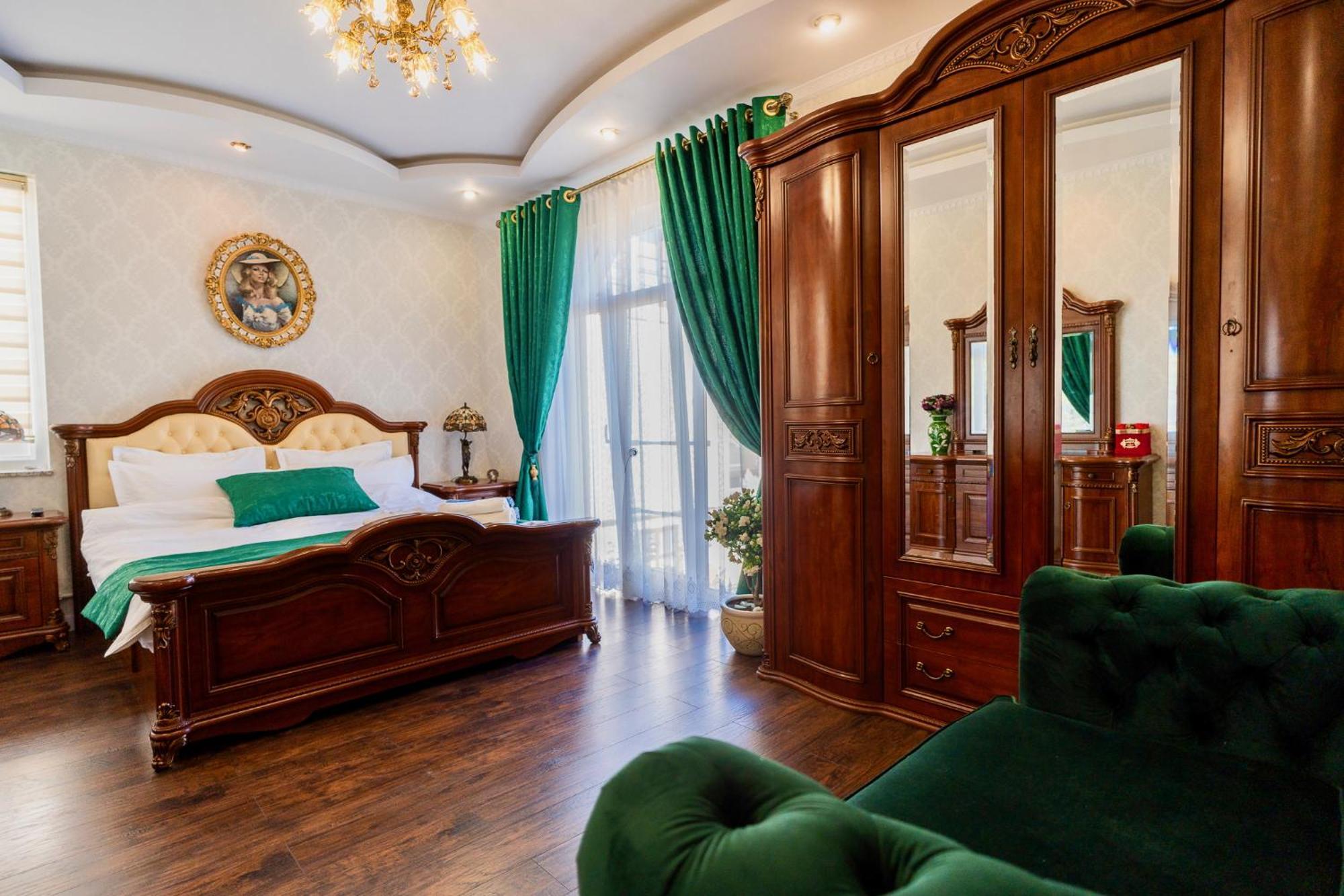Luxurious Villa With Lush Garden And Huge Terrace Near Herastrau Park 布加勒斯特 外观 照片