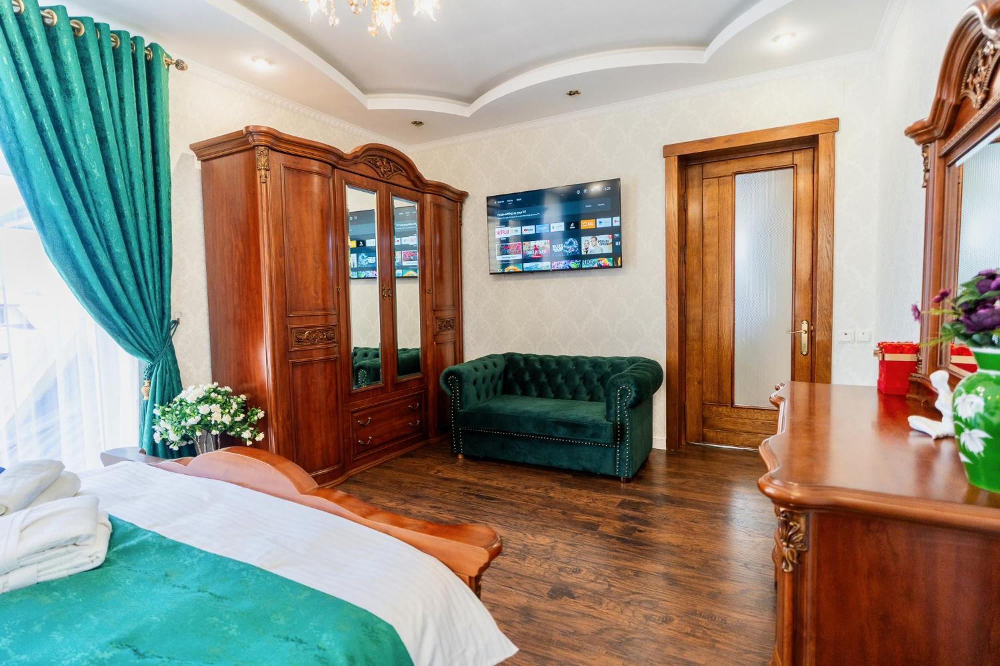 Luxurious Villa With Lush Garden And Huge Terrace Near Herastrau Park 布加勒斯特 外观 照片