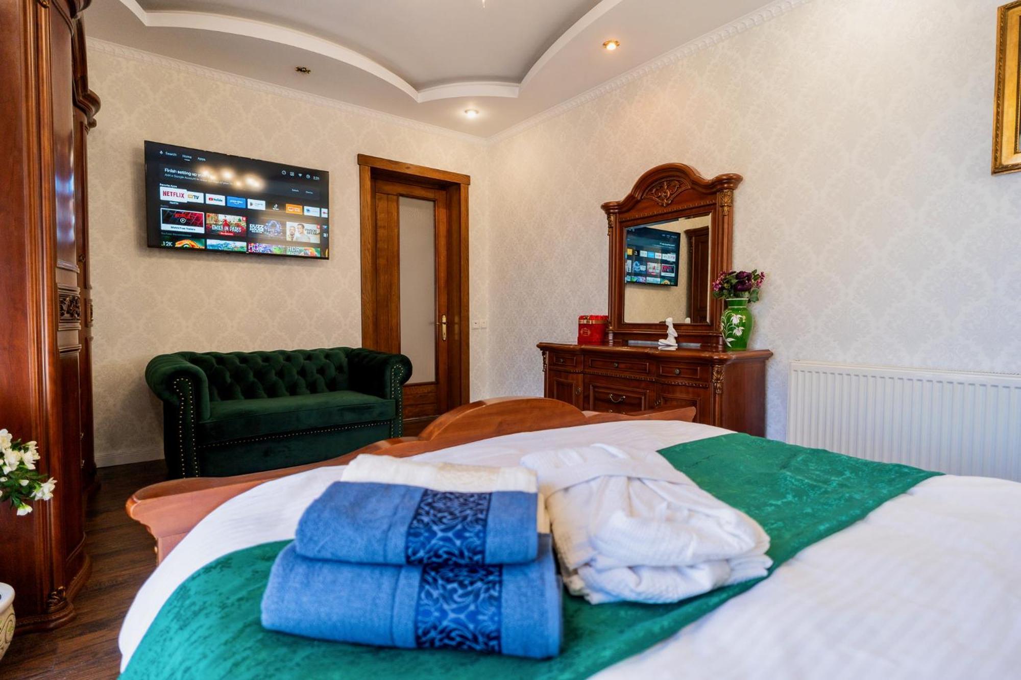 Luxurious Villa With Lush Garden And Huge Terrace Near Herastrau Park 布加勒斯特 外观 照片