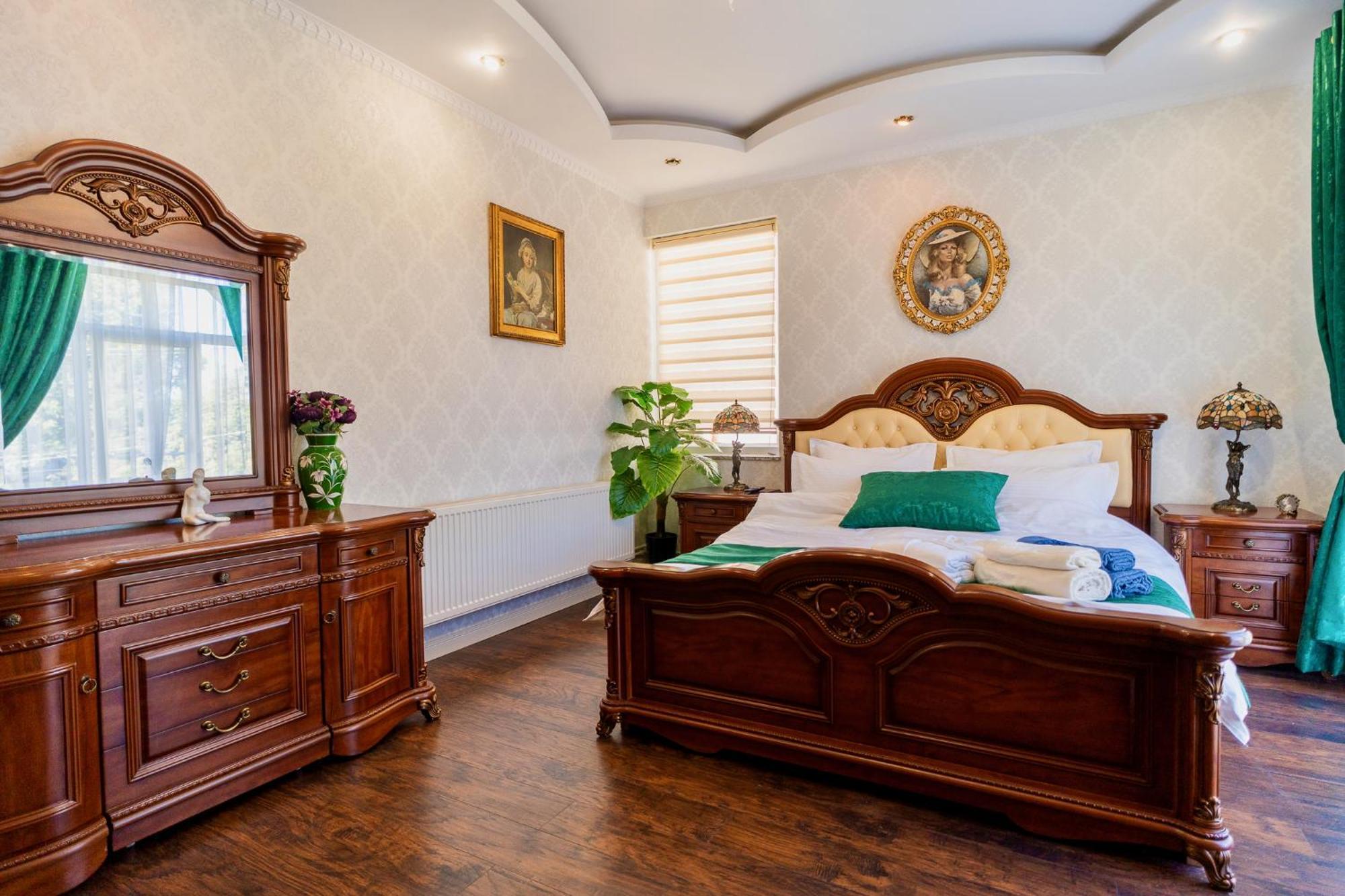 Luxurious Villa With Lush Garden And Huge Terrace Near Herastrau Park 布加勒斯特 外观 照片