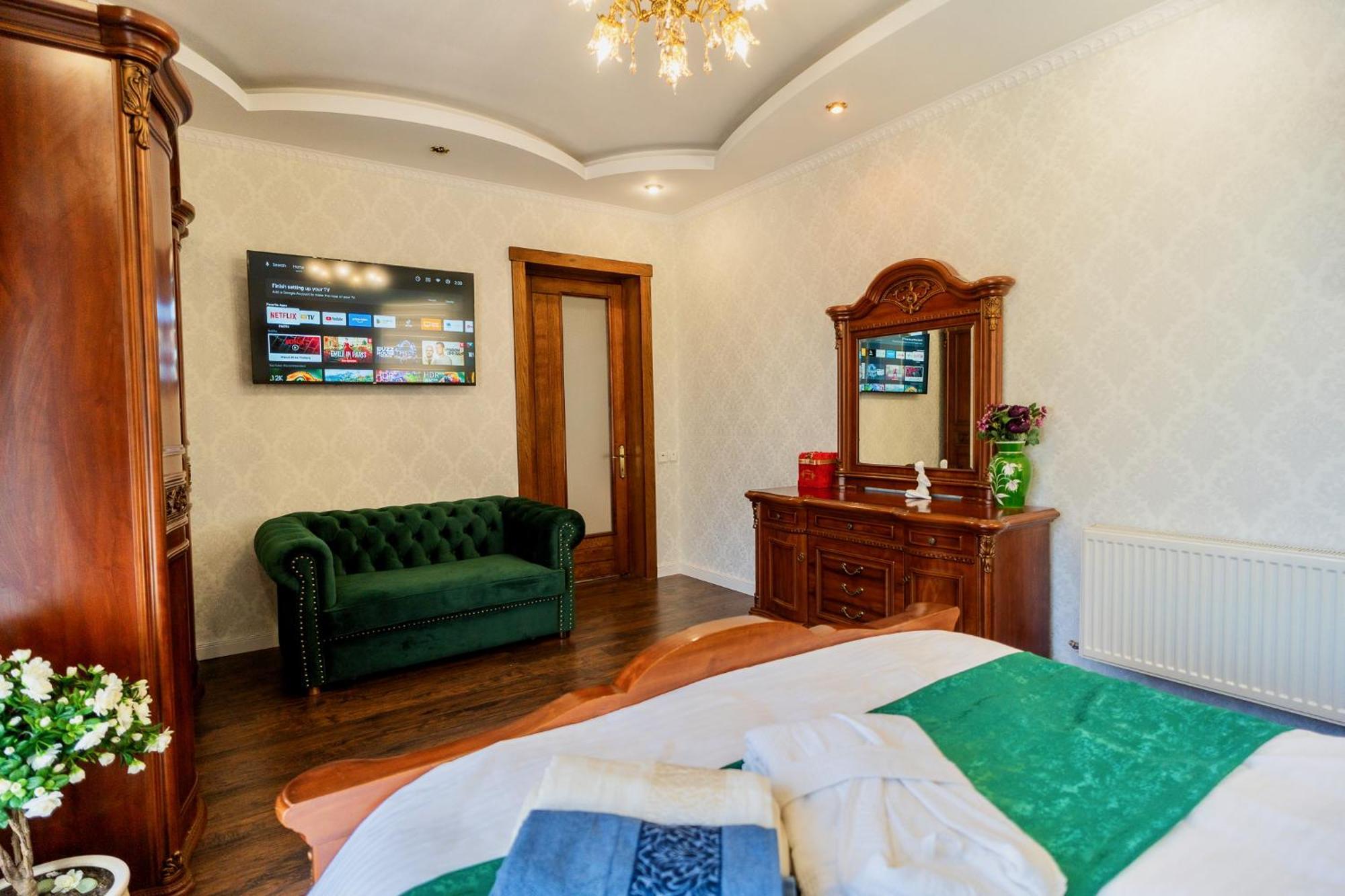 Luxurious Villa With Lush Garden And Huge Terrace Near Herastrau Park 布加勒斯特 外观 照片