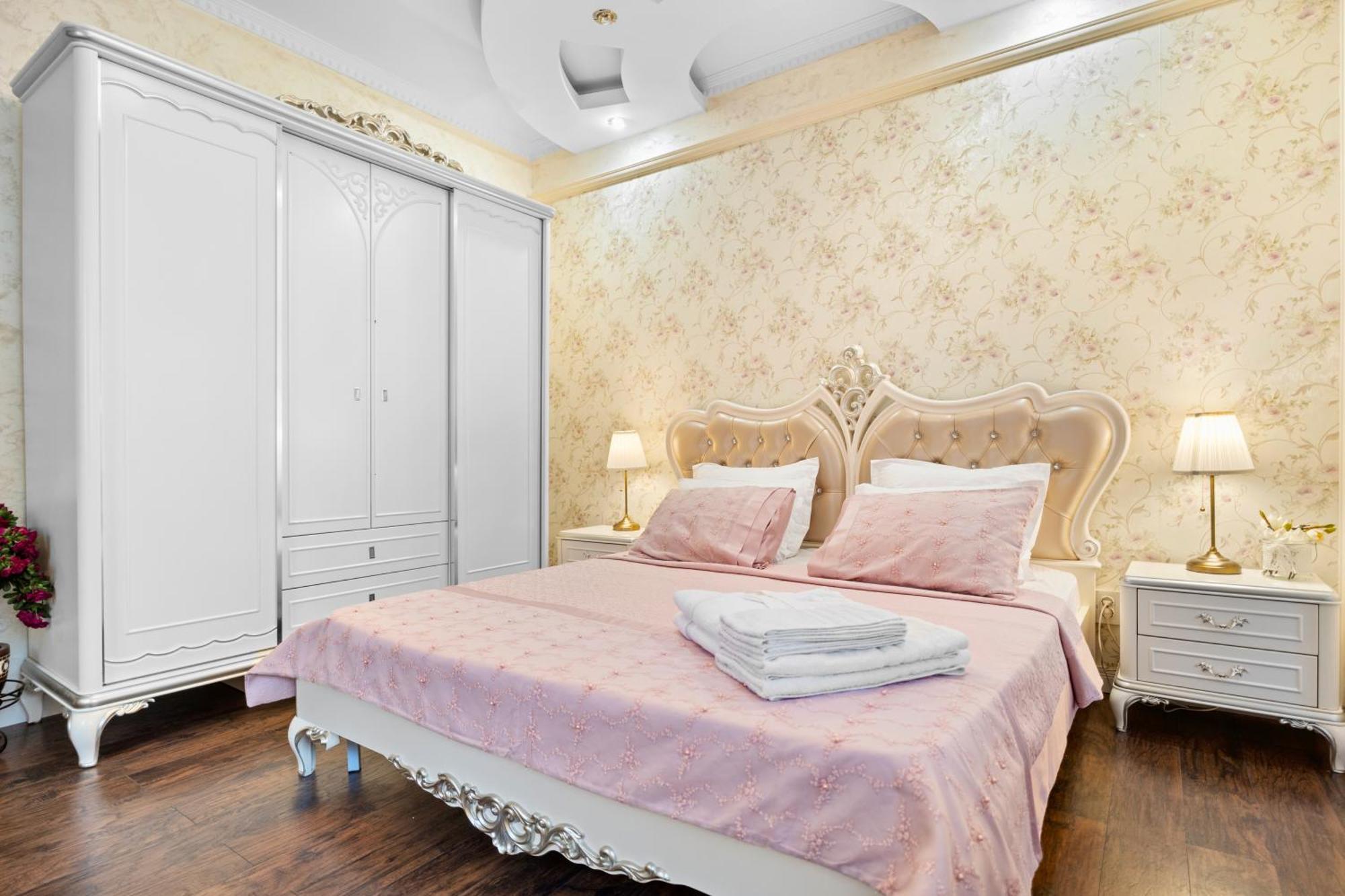 Luxurious Villa With Lush Garden And Huge Terrace Near Herastrau Park 布加勒斯特 外观 照片
