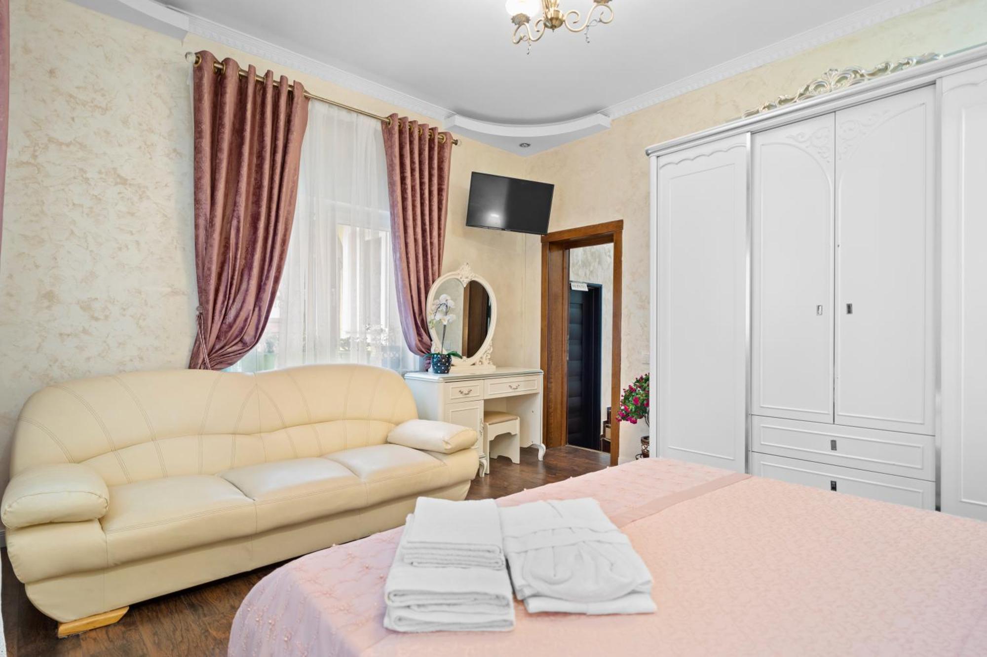 Luxurious Villa With Lush Garden And Huge Terrace Near Herastrau Park 布加勒斯特 外观 照片
