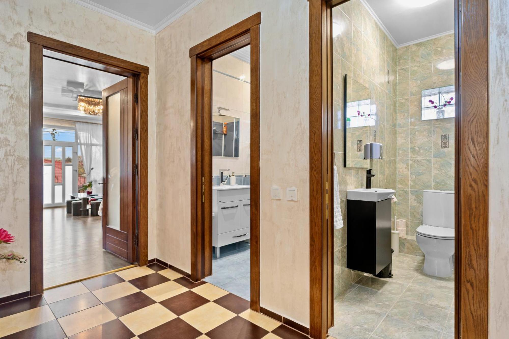 Luxurious Villa With Lush Garden And Huge Terrace Near Herastrau Park 布加勒斯特 外观 照片