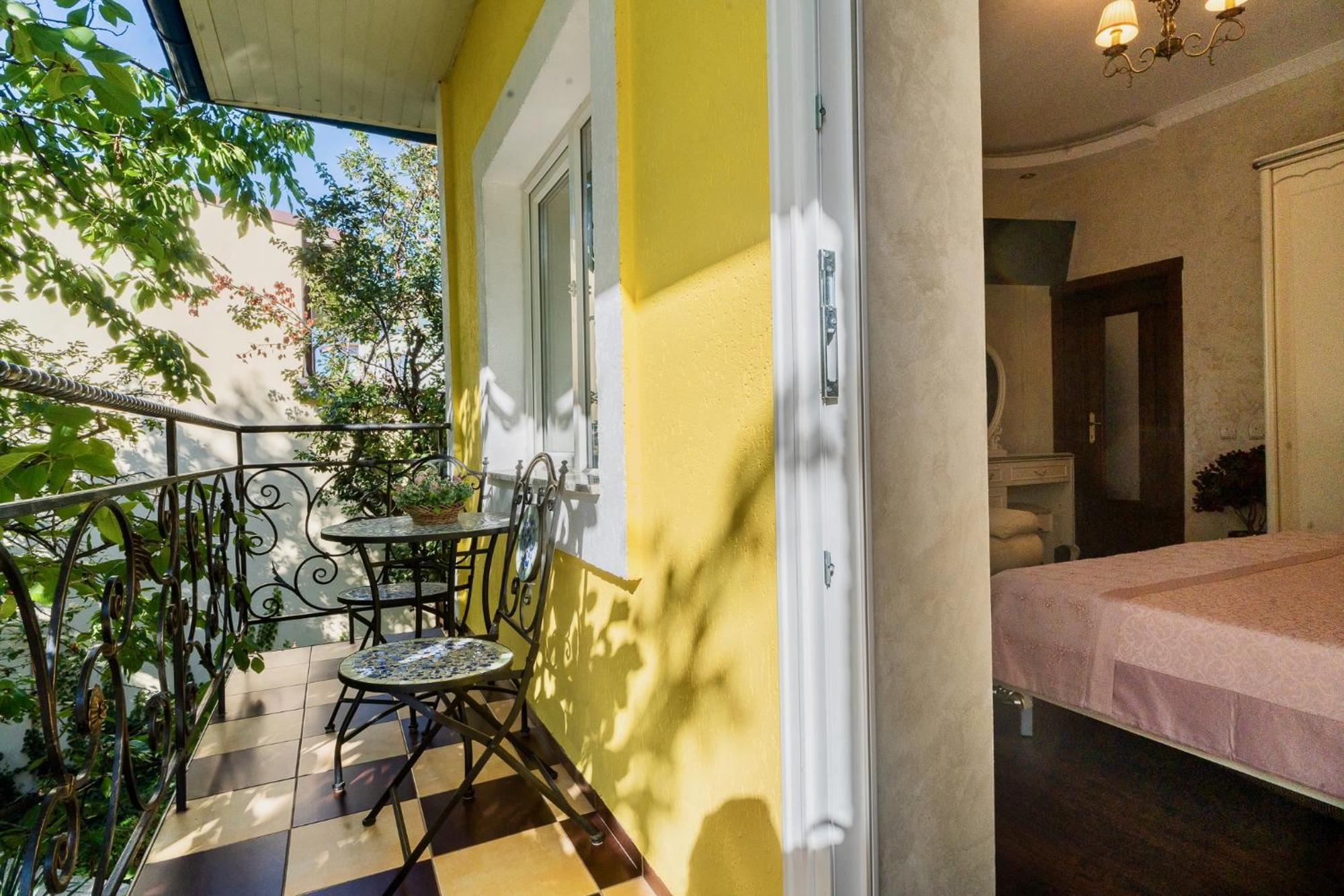 Luxurious Villa With Lush Garden And Huge Terrace Near Herastrau Park 布加勒斯特 外观 照片