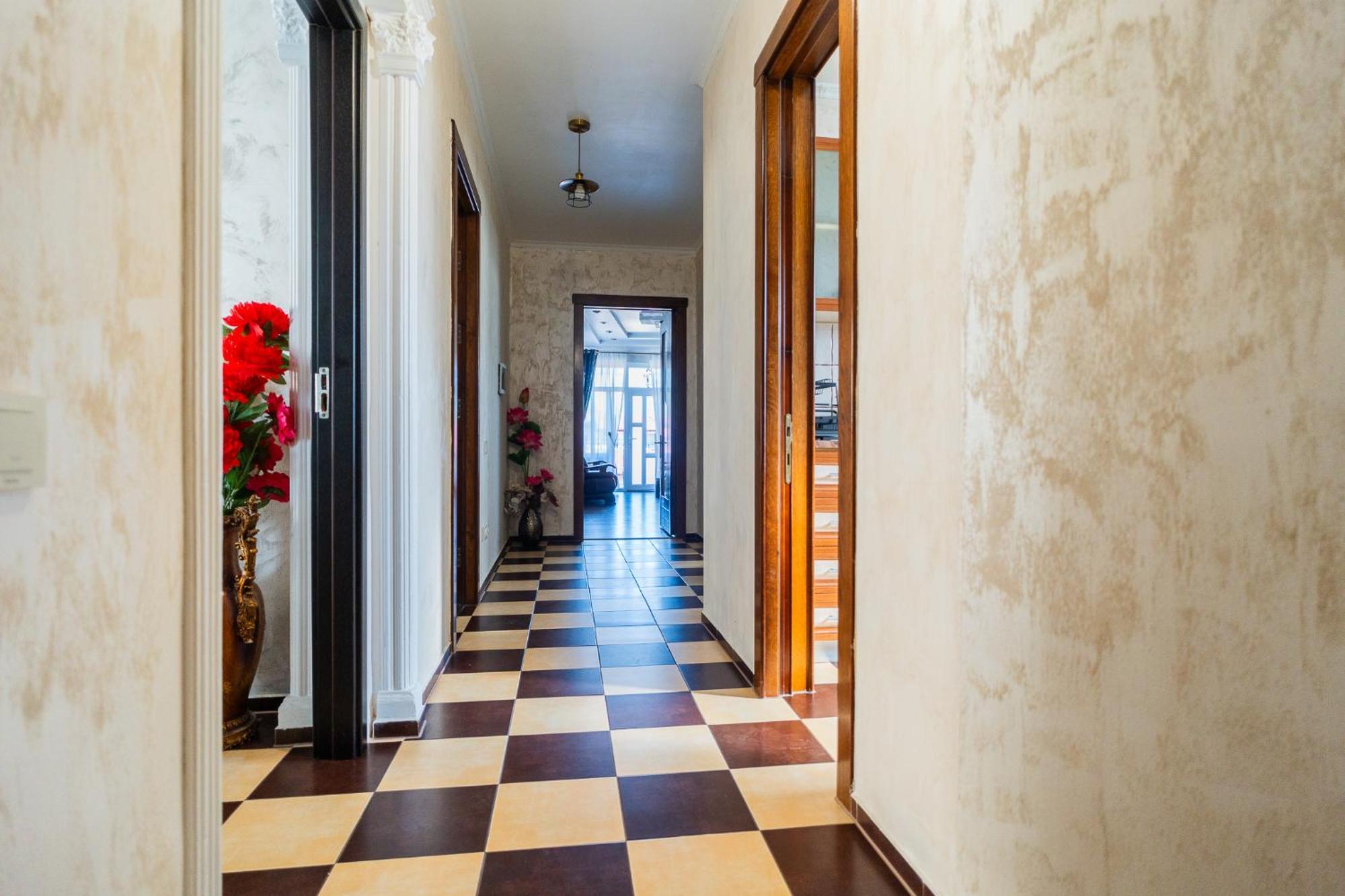 Luxurious Villa With Lush Garden And Huge Terrace Near Herastrau Park 布加勒斯特 外观 照片
