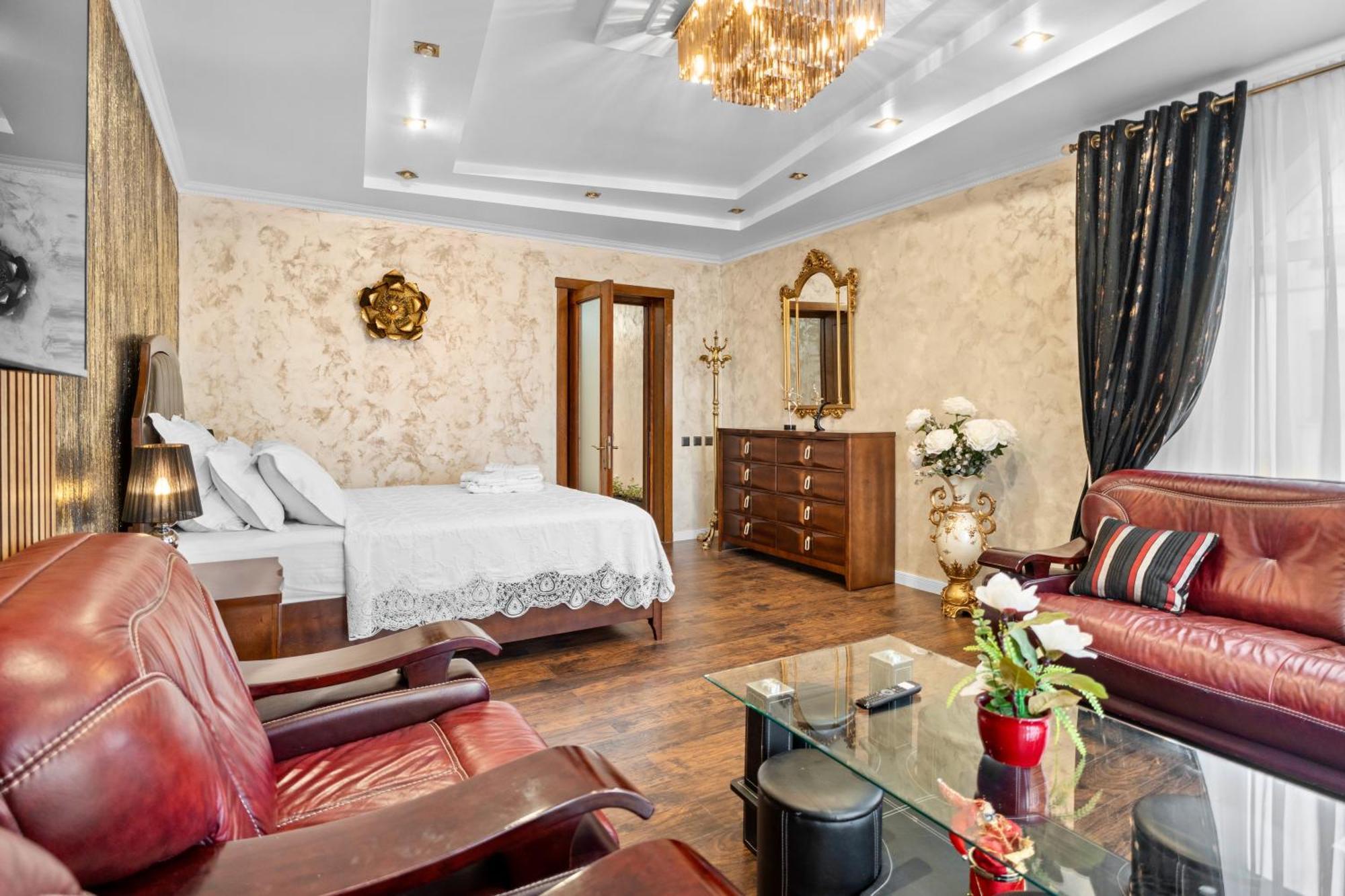 Luxurious Villa With Lush Garden And Huge Terrace Near Herastrau Park 布加勒斯特 外观 照片