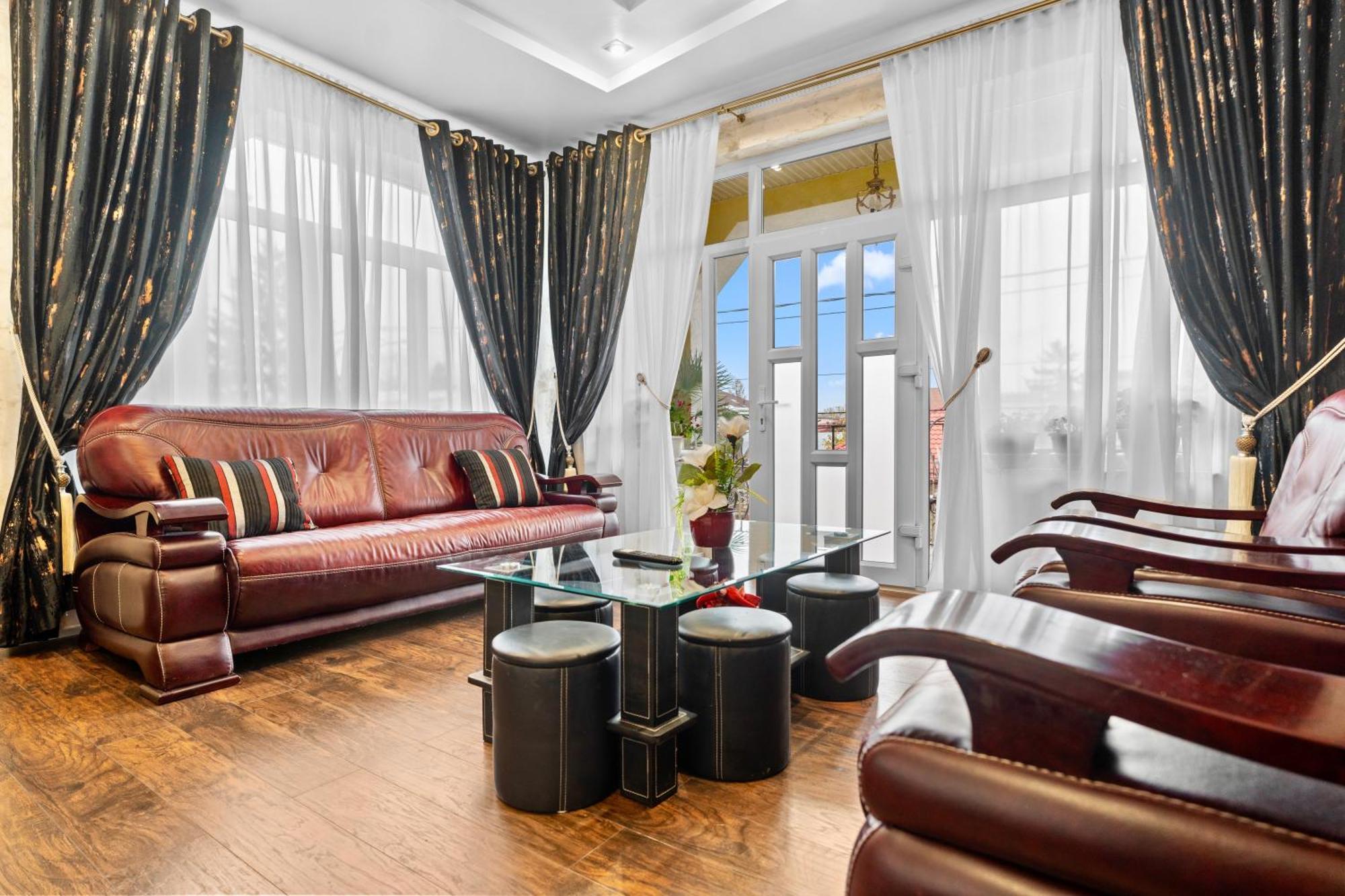 Luxurious Villa With Lush Garden And Huge Terrace Near Herastrau Park 布加勒斯特 外观 照片