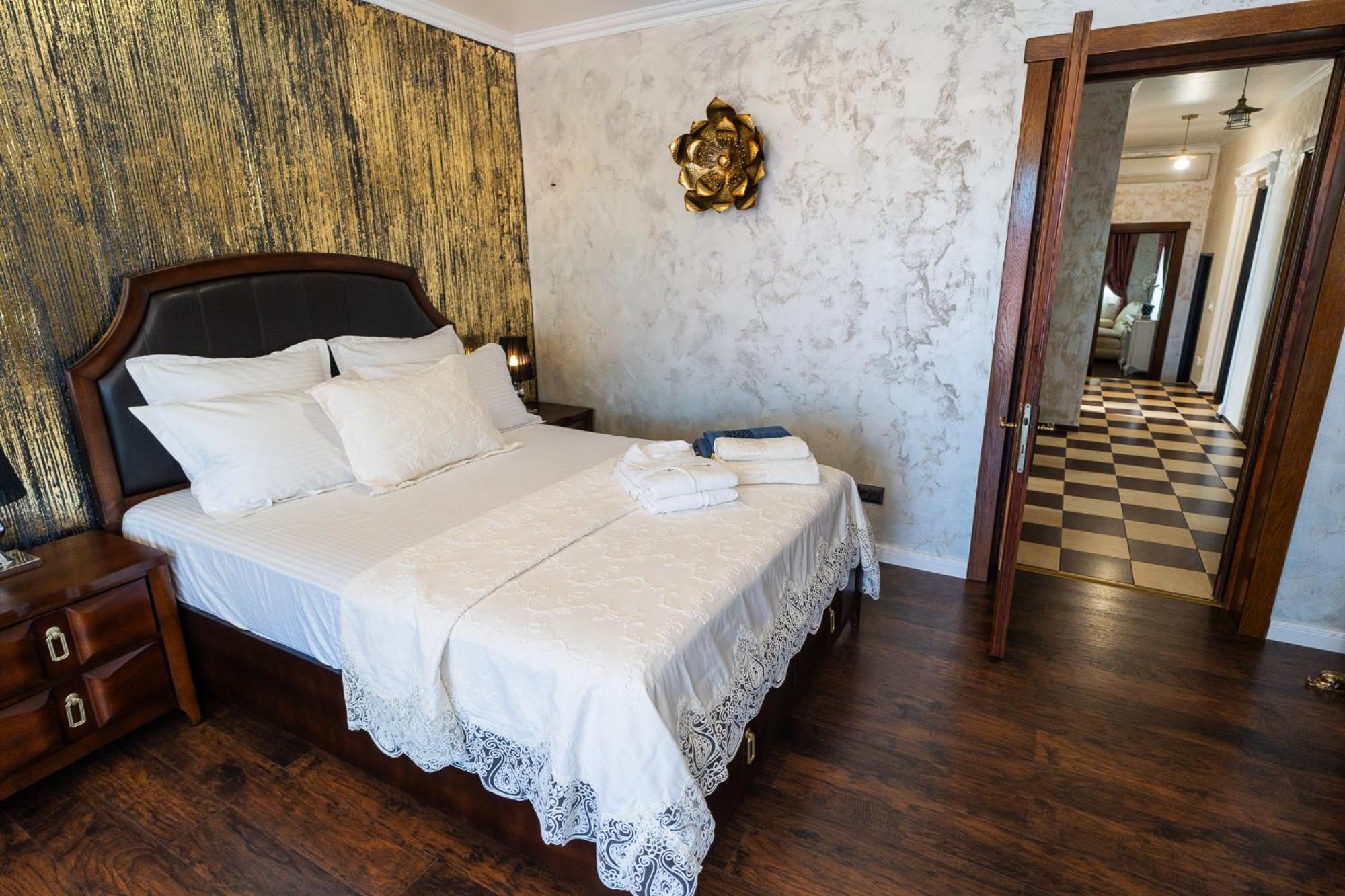 Luxurious Villa With Lush Garden And Huge Terrace Near Herastrau Park 布加勒斯特 外观 照片
