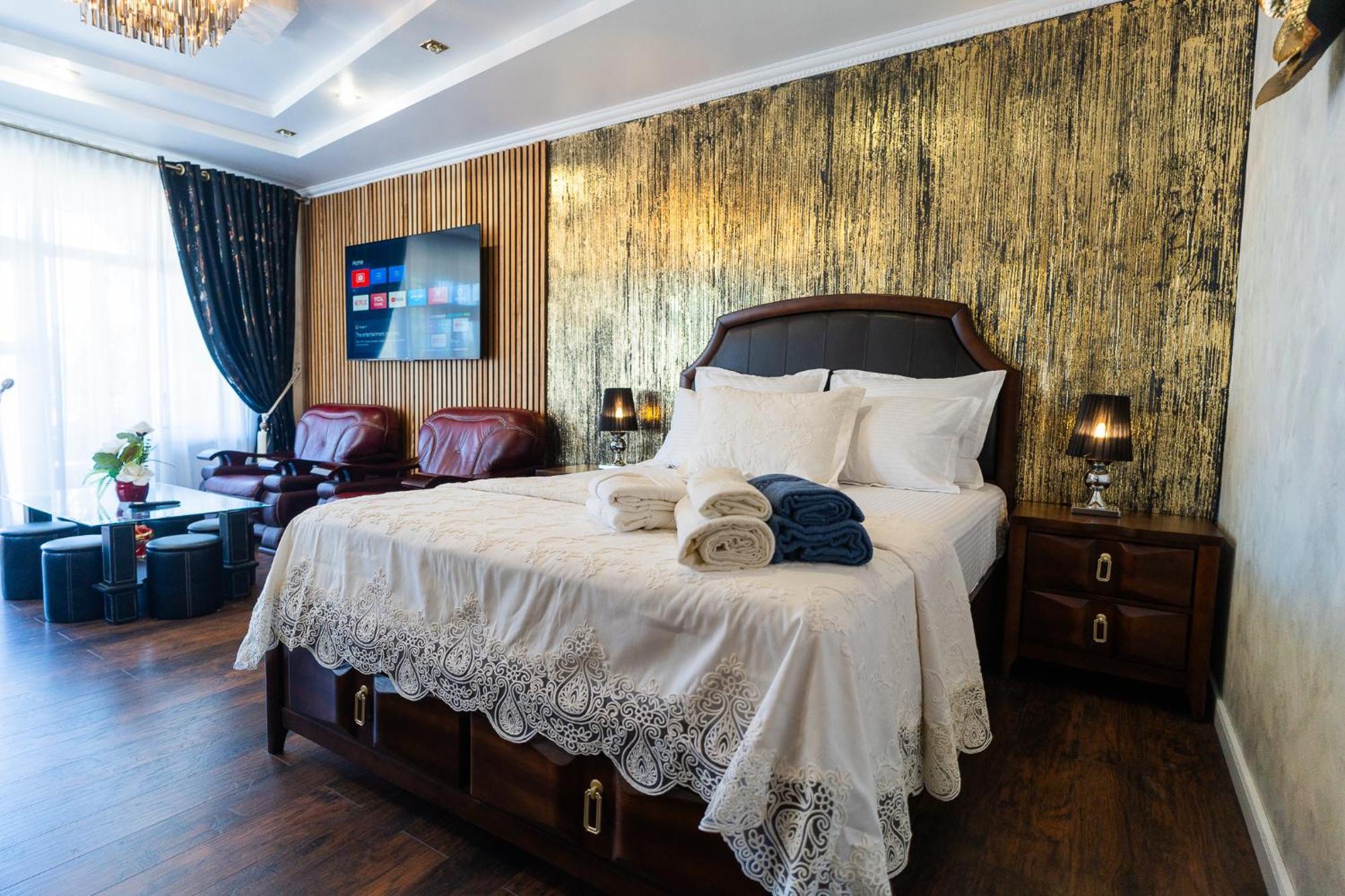 Luxurious Villa With Lush Garden And Huge Terrace Near Herastrau Park 布加勒斯特 外观 照片